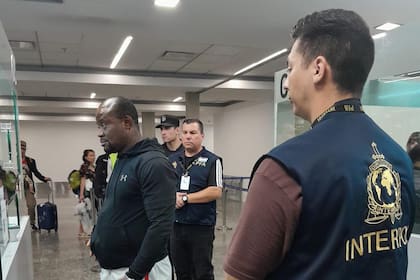 La caída de Ikechukwu Ndubuisi en Ezeiza; es el primer prófugo con “notificación plateada” de Interpol en ser detenido en el mundo