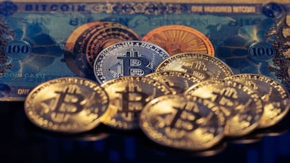 En junio del año pasado, la AFIP cambió su criterio con respecto al tratamiento de criptomonedas. Si antes encuadraban en la exención del impuesto sobre Bienes Personales, consideró que las mismas debían estar gravadas.