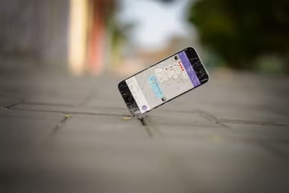 La caída de los celulares es muy frecuente (Foto Unsplash)