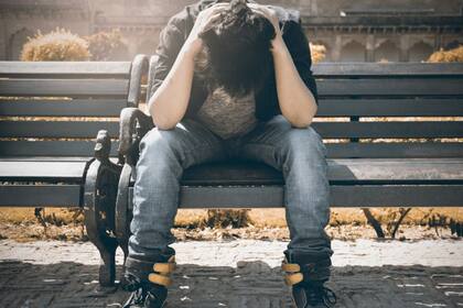 La caída en los niveles de neurotransmisores como la dopamina y la serotonina puede provocar un estado de depresión (Foto Pexels)
