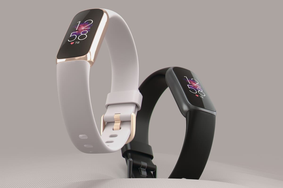 La caja de la pulsera deportiva Fitbit Luxe es de acero inoxidable