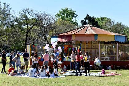 Mucho público para la calesita del Parque Sicilia