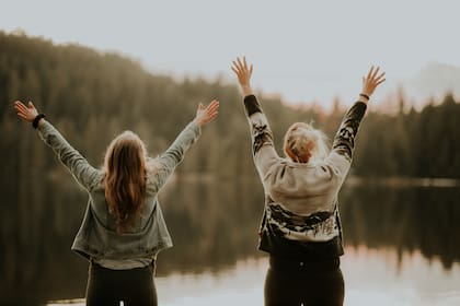 La calidad de nuestras relaciones es el mayor predictor de nuestra felicidad y salud a medida que envejecemos, sostiene el estudio