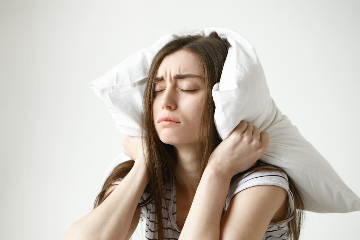 La calidad del entorno y los elementos utilizados para dormir juegan un rol decisivo, según detallan expertos en el sueño