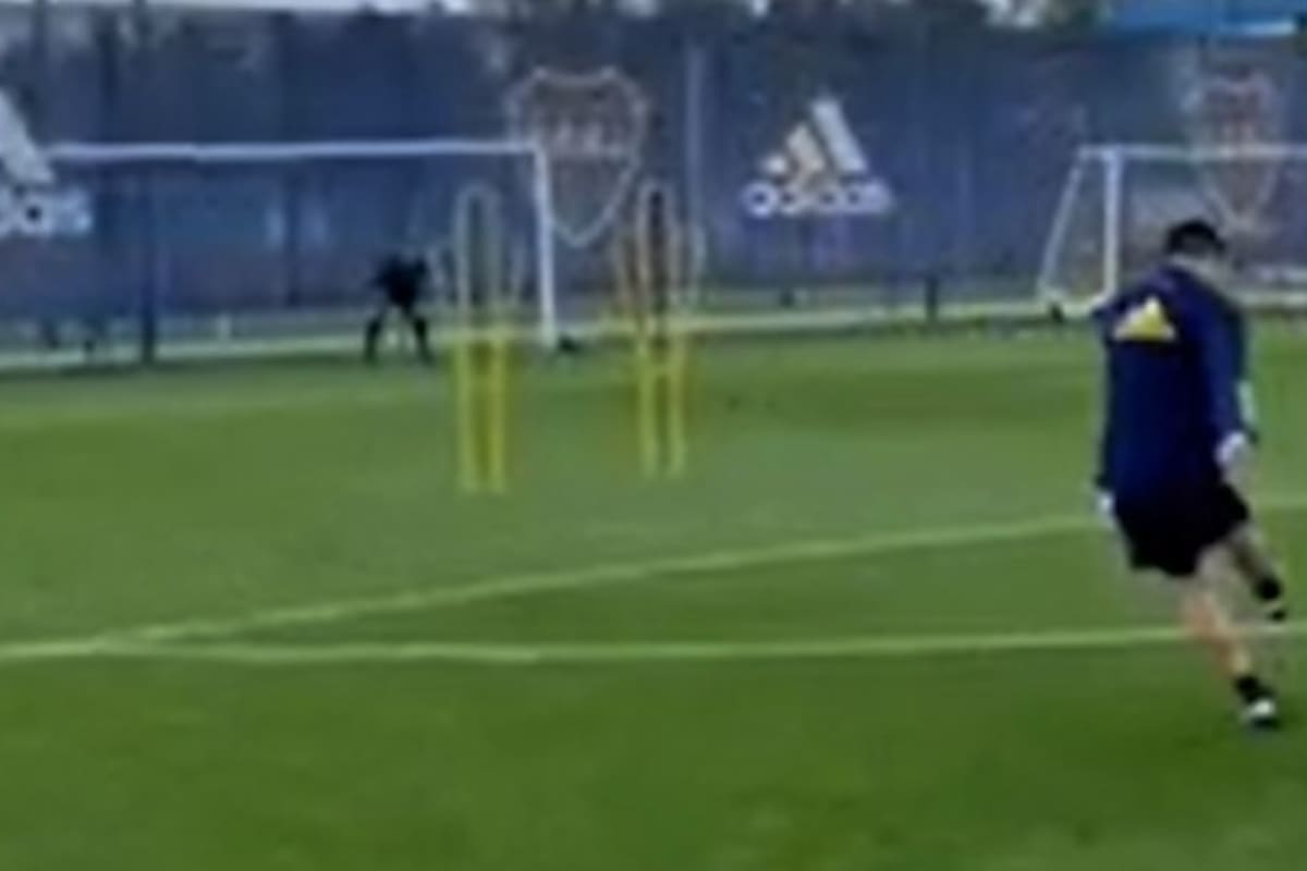 La calidad intacta de Riquelme a la hora de los tiros libres