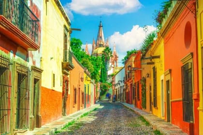 La calle Aldama de San Miguel de Allende, en México, fue nombrada por la revista Architectural Digest como una de las más bonitas del mundo