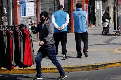 Agentes porteños controlaban la apertura de los locales