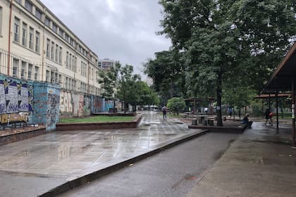 La calle Beauchef vista desde la calle Rosario. Del otro lado se llega a la Avenida Rivadavia