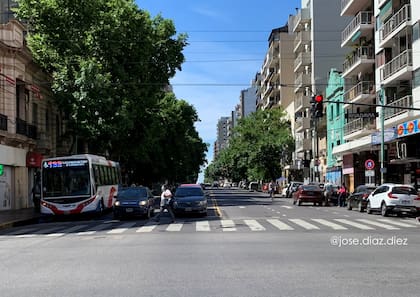 La calle Carabobo hoy ya no cuenta con su bulevar arbolado