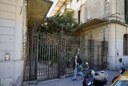 La calle interior privada capaz de albergar una rica vida comunitaria
