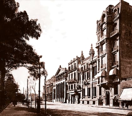 La calle Libertad en 1915. A la derecha, el edificio del actual Conventillo de las Artes.
