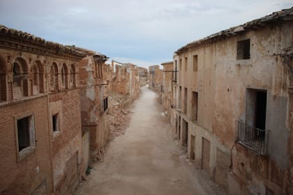 La Calle Mayor de Belchite, que alojó moradores hasta 1974