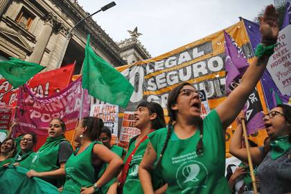 La calle, otro espacio en el que el debate cumple un rol fundamental en la sociedad argentina