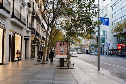 La calle Serrano en el Barrio de Salamanca, Madrid
