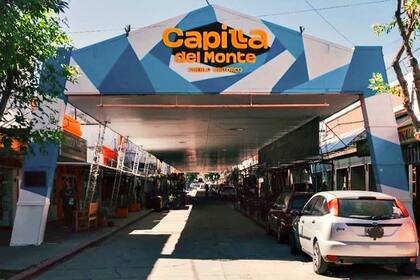 La calle techada de Capilla del Monte