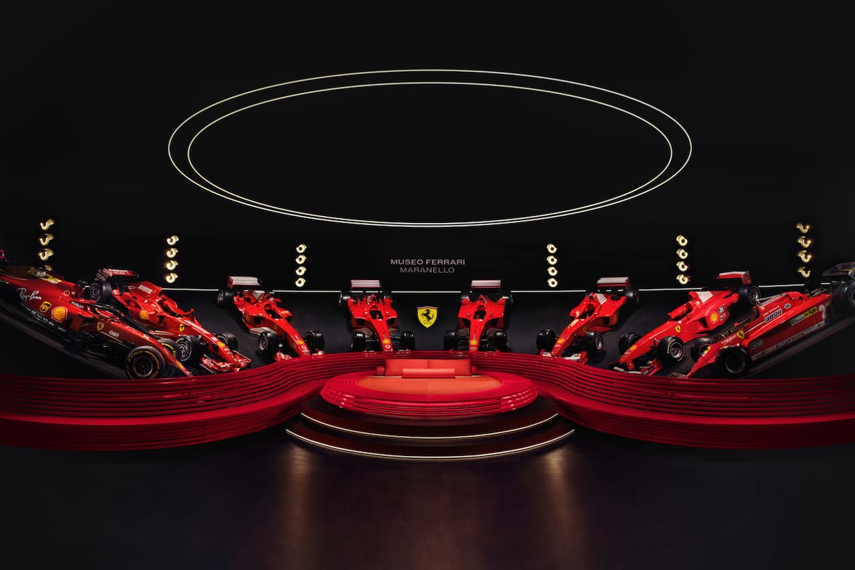 La cama fue diseñada por los mismos sastres que desarrollan los interiores de los vehículos de Ferrari