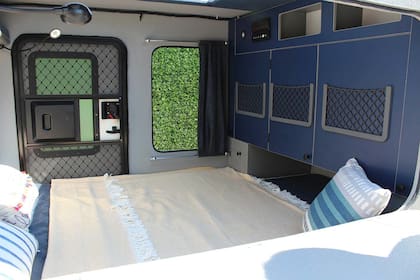 La cama ocupa casi todo el interior aunque queda espacio para desplazarse por dentro