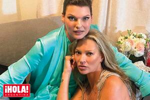 La camaleónica modelo con su gran amiga Kate Moss.