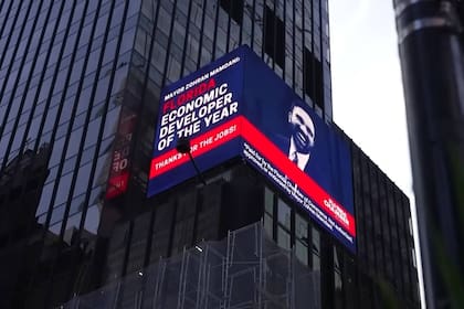 La Cámara de Comercio de Florida lanzó una campaña publicitaria contra Mamdani en Times Square