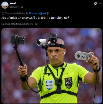 La cámara de Sampaio también fue motivo de burla, ya que tuvo un tamaño que llamó la atención