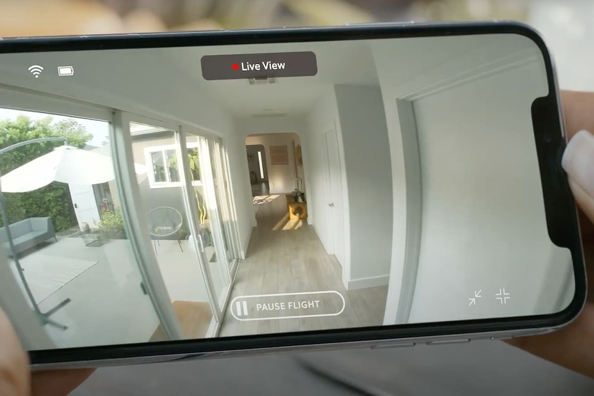 La cámara de seguridad voladora autónoma para el hogar de Amazon no se maneja de forma manual como un drone