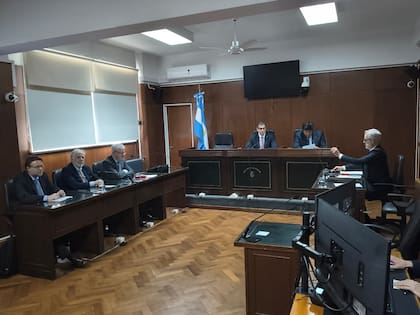 La Cámara Federal de Casación Penal realizará una audiencia clave para decidir la reunificación de los juicios contra Cristina Kirchner y su hijo Máximo por los casos Los Sauces y Hotesur