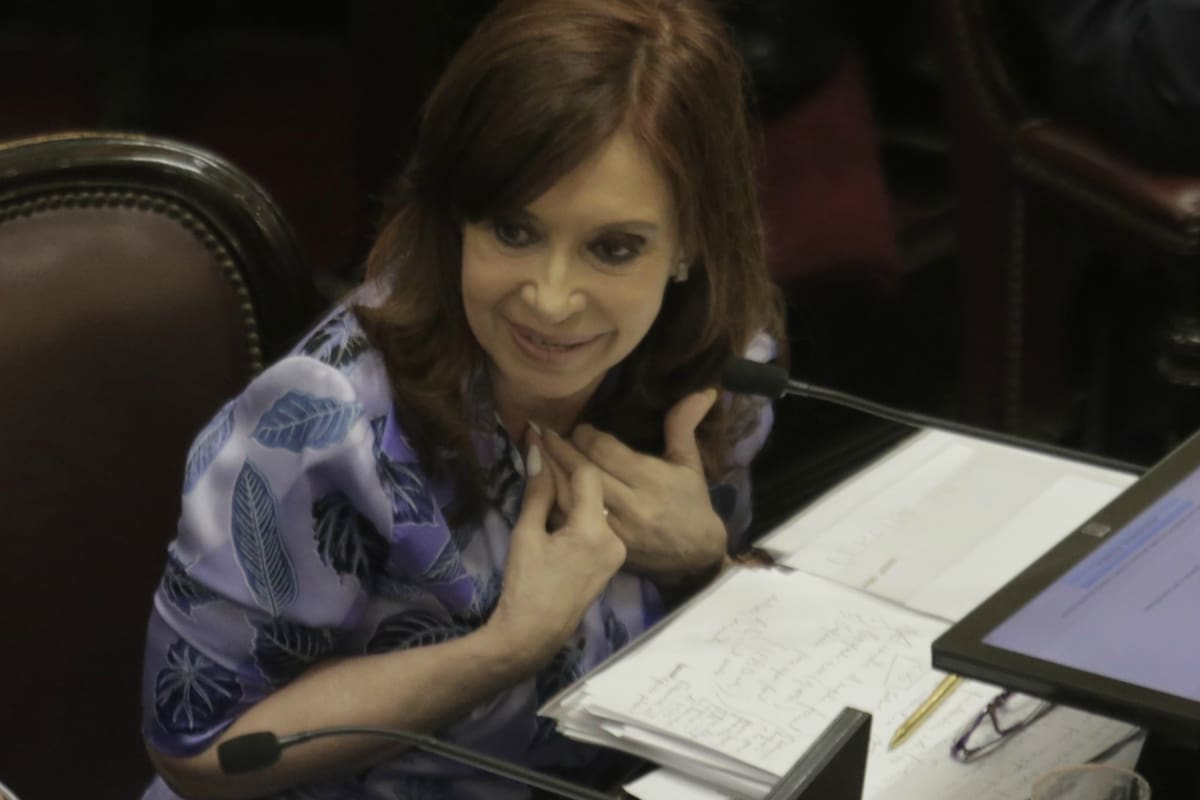 La Cámara Federal instó al juez a que defina si la expresidenta debe ser indagada en la causa en la que está preso Báez, por lavado