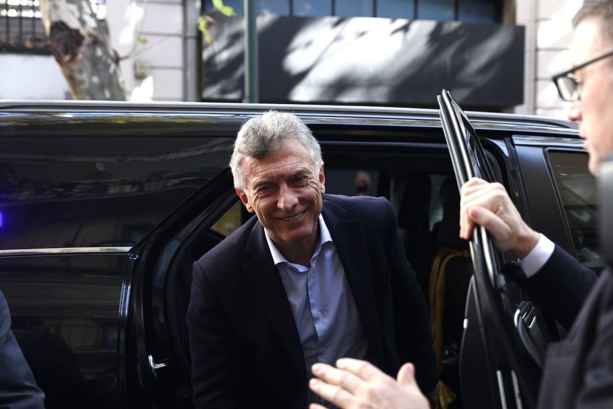 La Cámara Federal porteña sobreseyó hoy al expresidente Mauricio Macri en el marco de la causa en la que se lo investiga por supuesto espionaje a los familiares de los tripulantes del submarino ARA San Juan