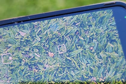 La cámara interna del Samsung Galaxy Z Fold4 está escondida en la pantalla, y apenas se aprecia a simple vista; la calidad de la imagen que genera es decente