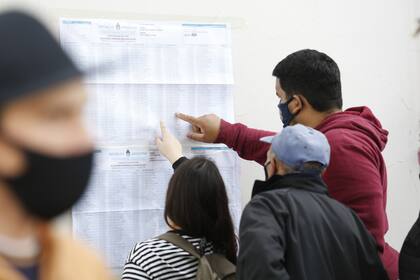 La Cámara Nacional Electoral recomienda mirar los datos del padrón nacional antes de asistir al centro de votación.