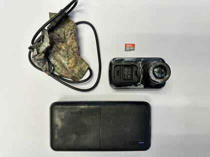 La cámara se encontraba con el cable y una tarjeta de almacenamiento