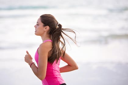 La caminata diaria al aire libre mejora la respiración aeróbica y complementa los beneficios de una dieta rica en nutrientes esenciales para el organismo