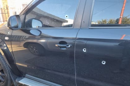 La camioneta de Ortiz recibió varios disparos de un arma de grueso calibre