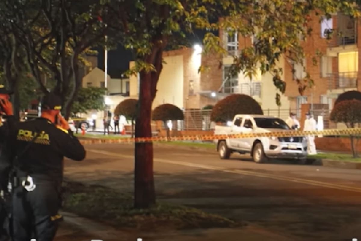 La camioneta en que fue hallado muerto el teniente coronel Óscar Dávila (Captura TV)