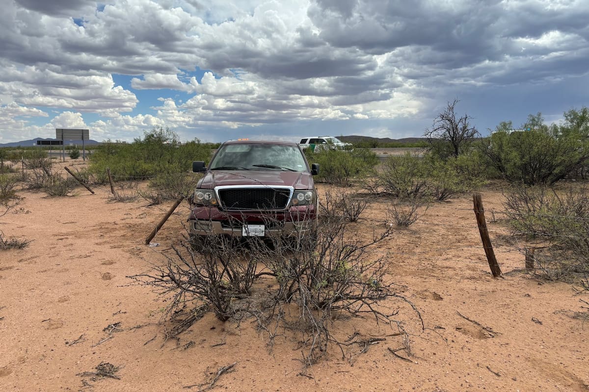 La camioneta fue interceptada por los agentes de la patrulla fronteriza