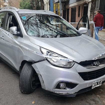 La camioneta Hyundai Tucson abandonada por la pareja que atropelló y mató a un hombre en Balvanera