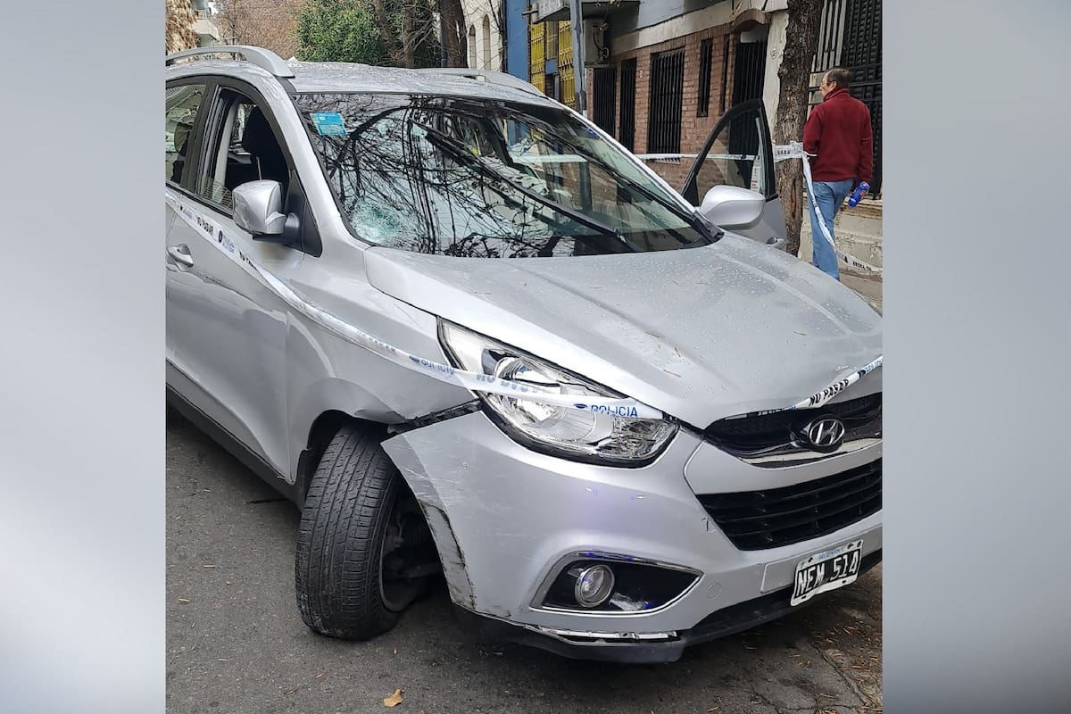 La camioneta Hyundai Tucson abandonada por la pareja que atropelló y mató a un hombre en Balvanera