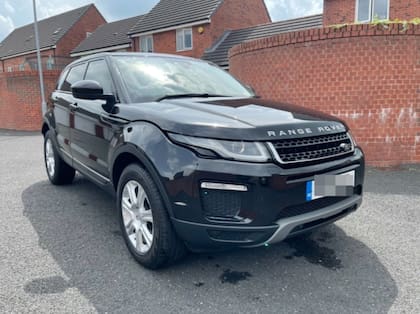 La camioneta Range Rover Evoque es modelo 2016 y tiene tan solo 17 kilómetros