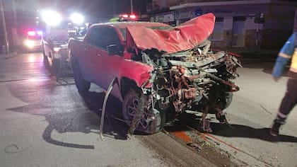 La camioneta sufrió graves daños por el impacto