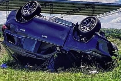 La camioneta volcó en el kilómetro 361 de la ruta 14. Imagen: portalcorrientes.com.ar