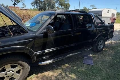 La camioneta y la casilla de los turistas mendocinos fueron abandonadas en un descampado