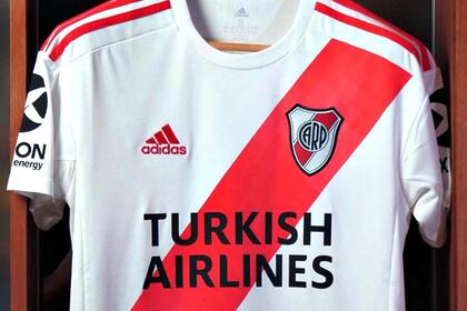 La camiseta de River con su nuevo sponsor
