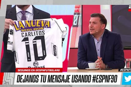 La camiseta de Tevez que mostró Vignolo