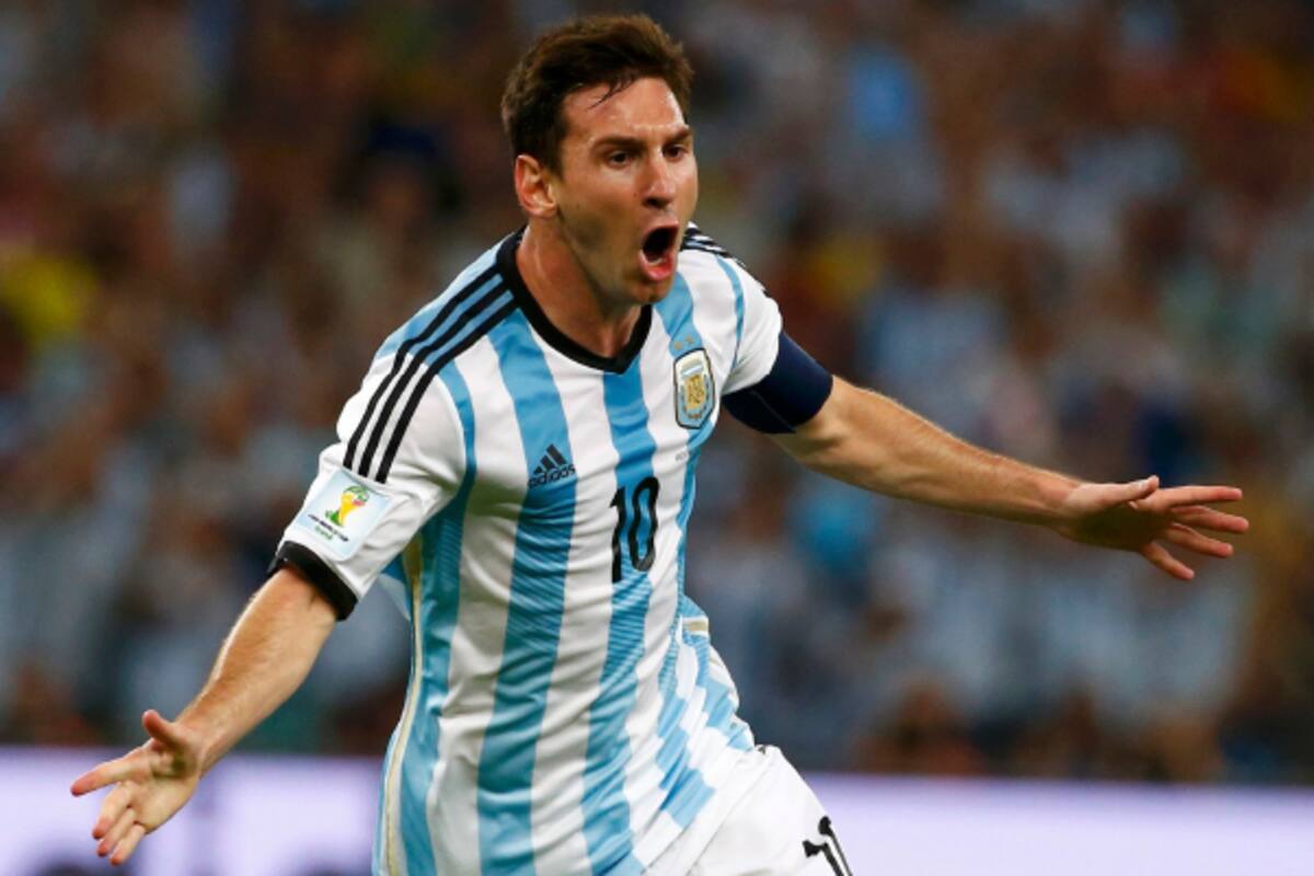 La camiseta del modelo oficial de la copa del mundo de Leo Messi firmada por todos los jugadores se subasta a beneficio de la Fundación del Hospital Fernández en una plataforma de subastas online