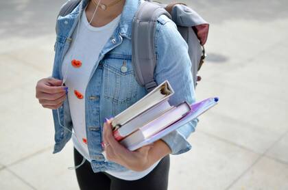 La campaña “Countdown to College” busca facilitar el proceso mediante una guía estructurada en tres pasos esenciales (Imagen de Unplash)