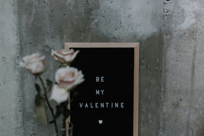 La campaña de "Arresta a tu ex" incluye un "paquete completo" para celebrar (Unsplash)