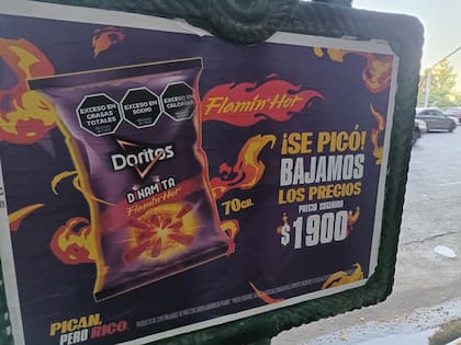 La campaña de Doritos Flamin' Hot en Buenos Aires, donde anuncia la baja de sus precios