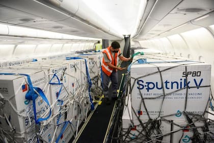 La campaña de vacunación en la Argentina se sostiene con la llegada, en mayor número, de la vacuna Sputnik V