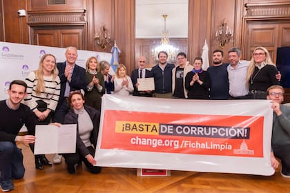 La campaña por "ficha limpia"