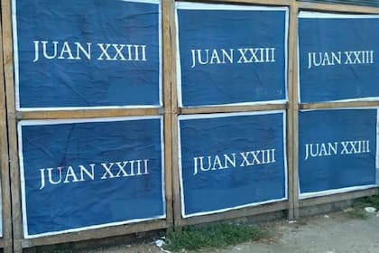 La campaña presidencial arrancó con afiches casi idénticos atribuídos a Juan Grabois y a Juan Manzur